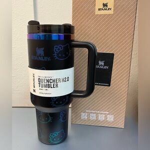 Stanley 40oz Tumbler Hello Kitty Black Iridescent Cup - NIB 🖤🥤💜